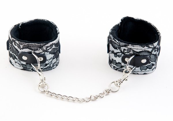 Анальная втулка TOYFA Metall, металл, серебристая, с белым кристаллом, 6 см, Ø 3 см, 145 гр